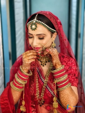 best-bridal-makeup-artist-in-varanasi-big-2